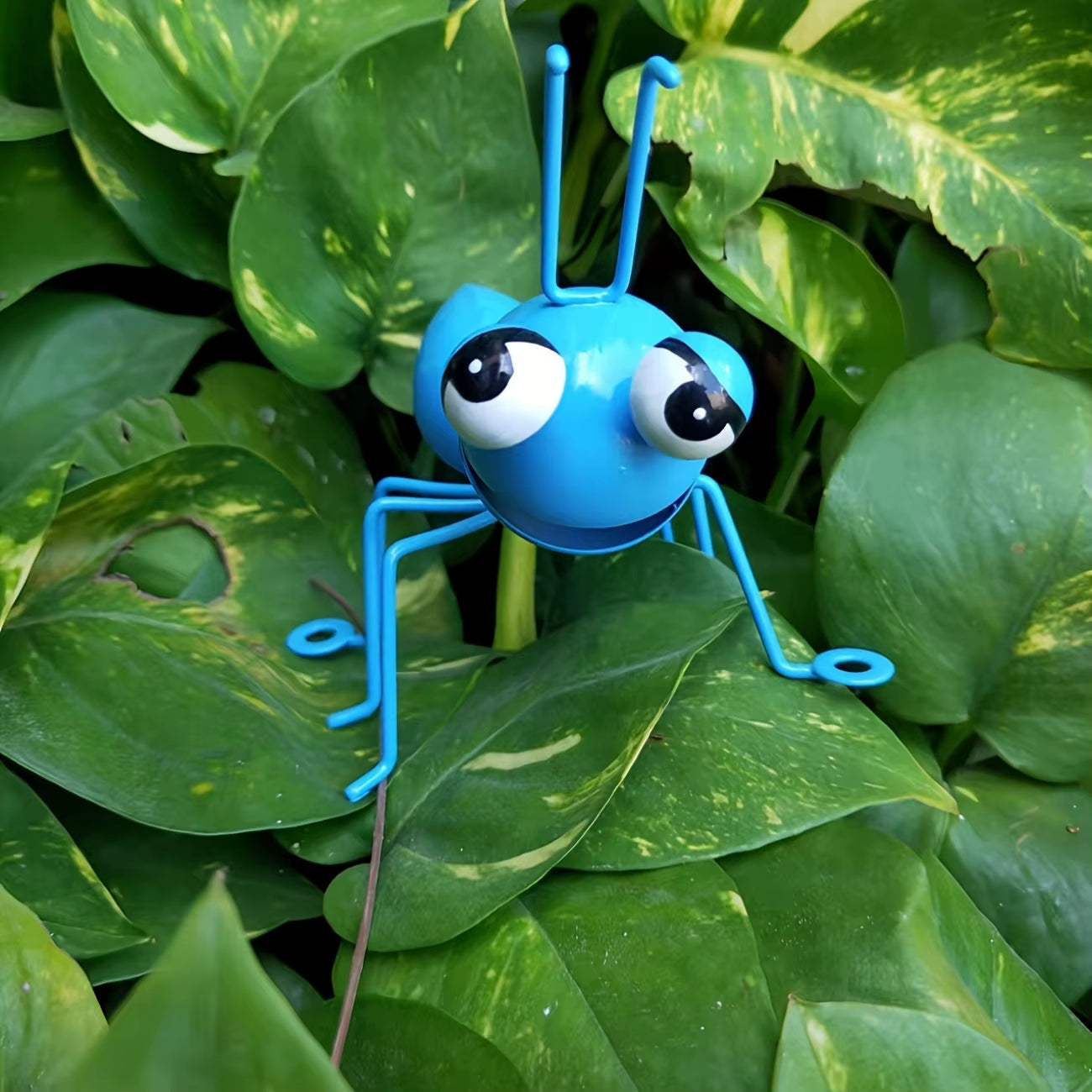 4Pcs Set of Rustic Iron Ant Sculptures with Big Eyes - Perfect for Garden & Yard Decor, Halloween Themed, No Battery Needed