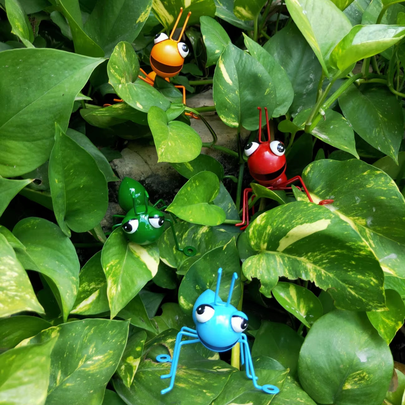 4Pcs Set of Rustic Iron Ant Sculptures with Big Eyes - Perfect for Garden & Yard Decor, Halloween Themed, No Battery Needed