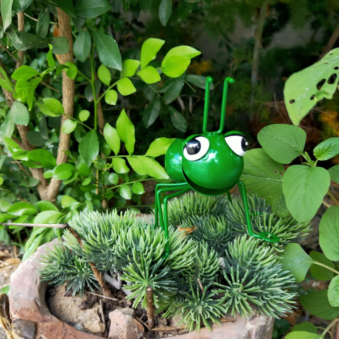 4Pcs Set of Rustic Iron Ant Sculptures with Big Eyes - Perfect for Garden & Yard Decor, Halloween Themed, No Battery Needed